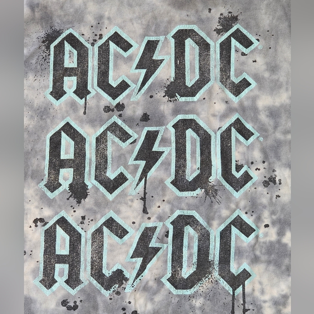 graphic t-shirt